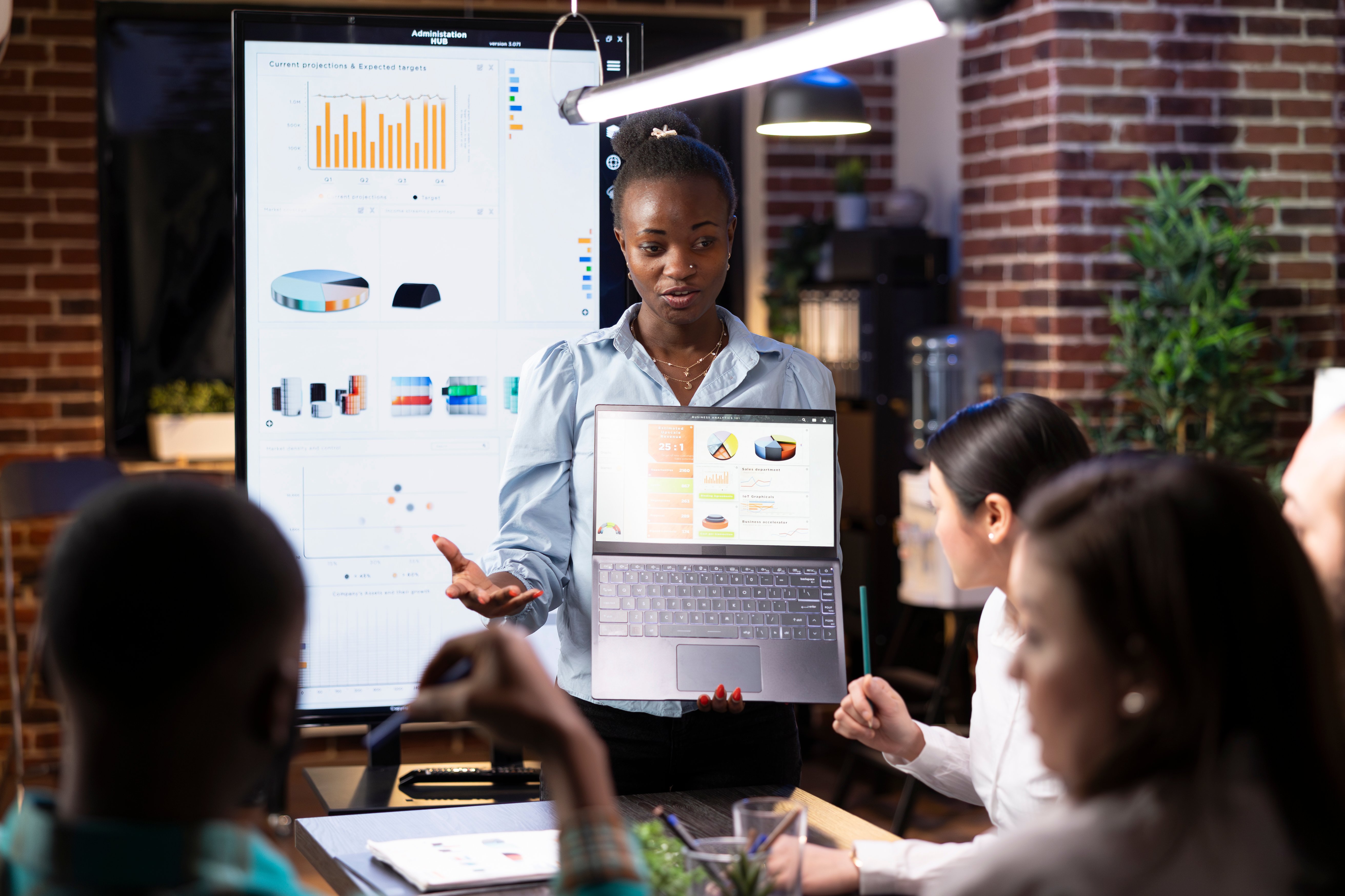 startup-team-meeting-business-strategy (1)